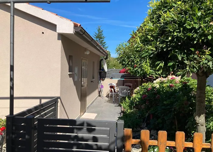 Kuca Eda * Πούλα